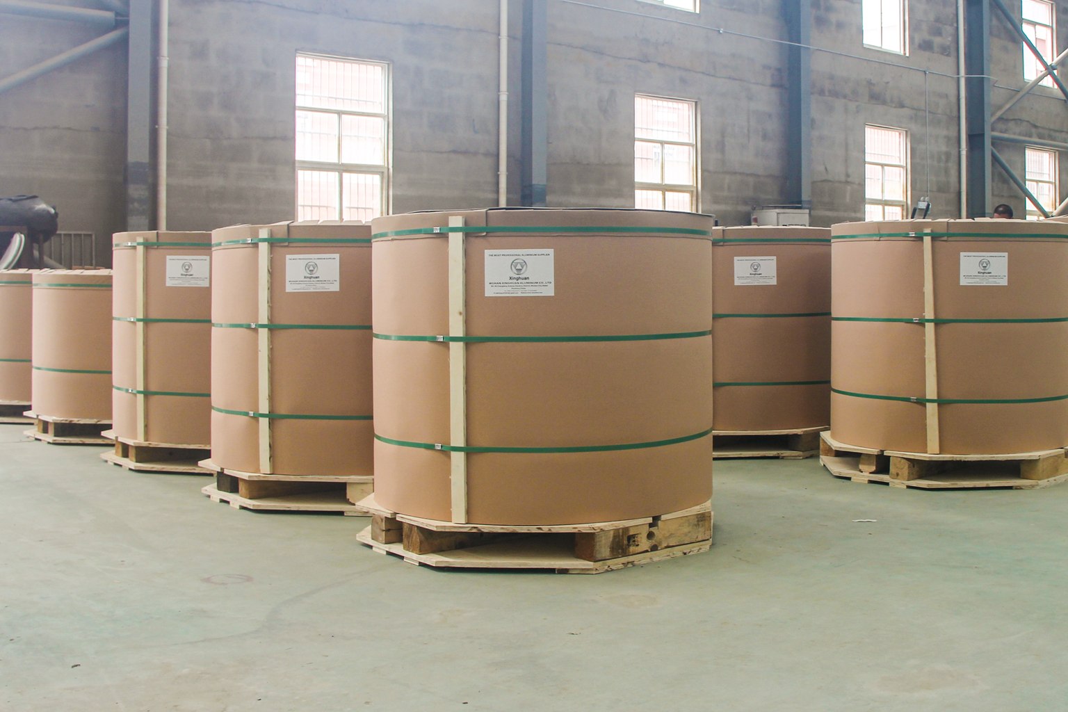 Protected aluminium strip coils packed on pallets for shipment